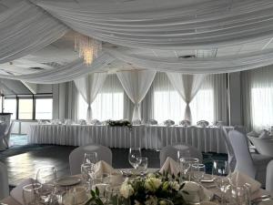 2024-ForsterCotman-Wedding-at-Holiday-Inn-Kingston-Waterfront-a