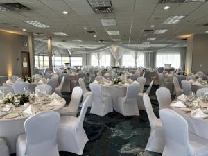 2024-ForsterCotman-Wedding-at-Holiday-Inn-Kingston-Waterfront-b